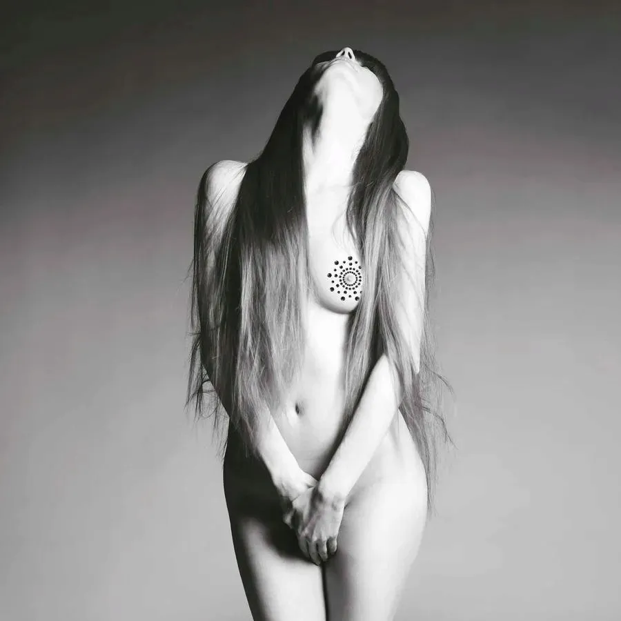 bijoux-indiscrets-mimi-black-nipple-cover-rodzaj-naklejki-na-sutki