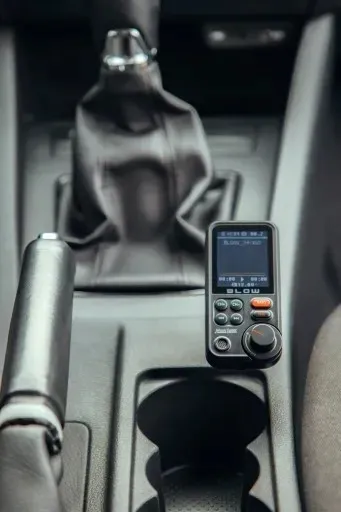 transmiter-bluetooth-fm-zestaw-glosnomowiacy-qc-sd