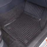 dywaniki-do-auta-wycieraczki-korytkowe-performance-kolor-czarny