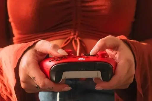 kontroler-microsoft-xbox-series-x-s-czerwony-stan-nowy