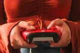 kontroler-microsoft-xbox-series-x-s-czerwony-stan-nowy-kod-producenta-qau-00012