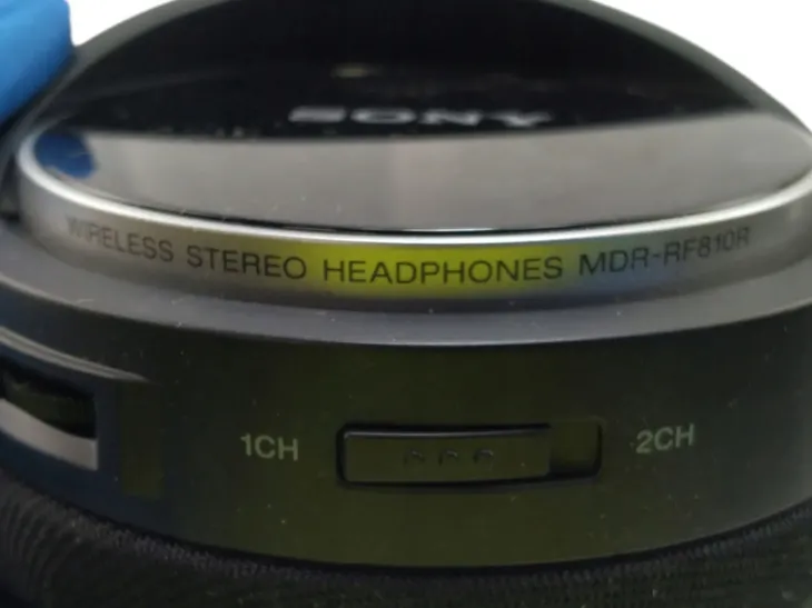 sluchawki-sony-mdr-rf810rk-waga-produktu-220-g