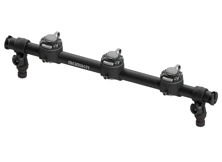 Reling 700 mm z trzema zamkami na akcesoria, dwa mocowania GRp700-3 Borika