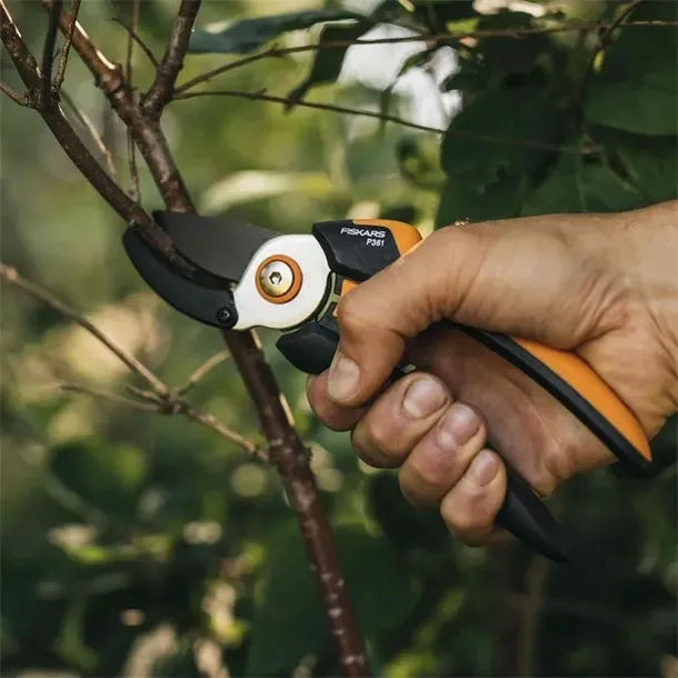 fiskars-sekator-kowadelkowy-solid-p361-1057165-i-zasilanie-reczne