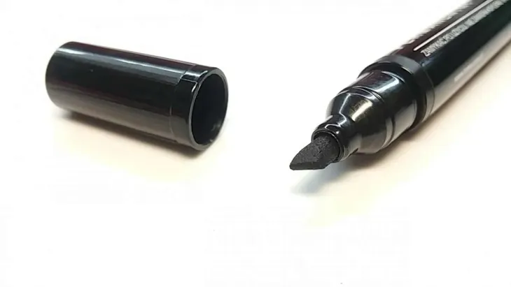 marker-permanentny-sciety-czarny-studio-cen-pd0019-marka-toma