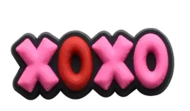 przypinka-pin-do-butow-crocs-crocsow-rozowa-xoxo