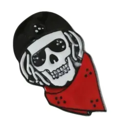 pin-przypinka-metalowa-czaszka-motocyklista-helm-kask