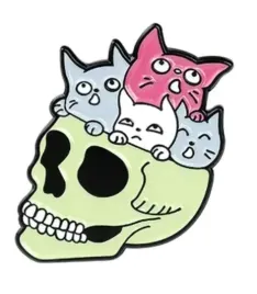pin-przypinka-metalowa-czaszka-kot-kotki