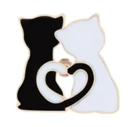 pin-przypinka-metalowa-zlote-kot-kotki-serce