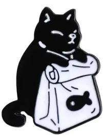 pin-przypinka-metalowa-kot-kotek-jedzenie-pakuje-zawija-czarny