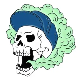 pin-przypinka-metalowa-czaszka-czapka-dym-hip-hop