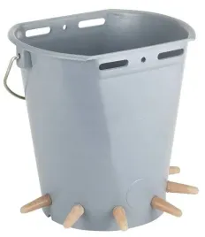 wiadro-do-pojenia-jagniat-6-smoczkow