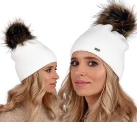 czapka-gladka-z-pomponem-futrzanym-kolory-a13