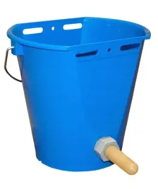 wiadro-do-pojenia-cielat-z-zaworem-i-smoczkiem-lateksowym-8-l-niebieskie