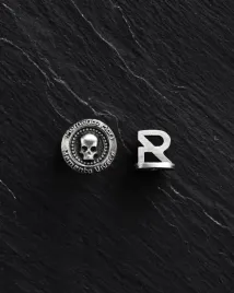srebrny-mono-kolczyk-memento-mori-vivere-memento