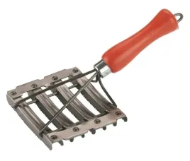 zgrzeblo-metalowe-dla-bydla-11-x-125-cm-kerbl