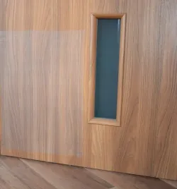 folia-ochronna-na-drzwi-50x100-cm