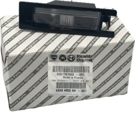 lampka-tablicy-rejestracyjnej-prawa-fiat-grande-punto-alfa-romeo-mito-oe