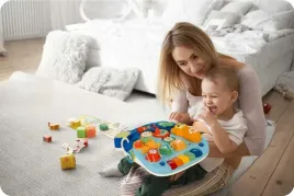 chodzik-pchacz-jezdzik-interaktywny-stolik-edukacyjny-5w1-ricokids