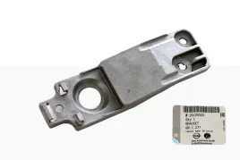 mocowanie-chlodnicy-dolne-gniazdo-opel-insignia