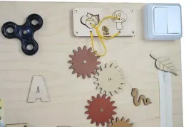 tablica-manipulacyjna-xxl-sensoryka-las-zwierzeta-montessori-75-x-50cm-pl