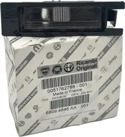 lampka-tablicy-rejestracyjnej-lewa-fiat-grande-punto-alfa-romeo-mito-oe