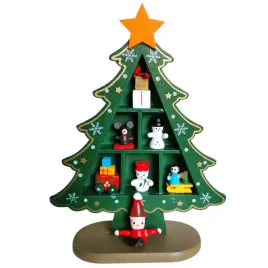 drewniana-choinka-z-figurkami-mikolaj-dekoracja-swiateczna-prezent