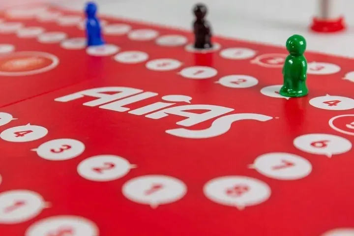tactic-gra-alias-original-minimalna-liczba-graczy-4