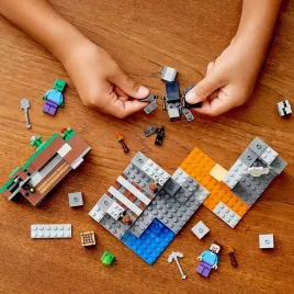 lego-minecraft-21166-opuszczona-kopalnia-siedlisko-lisow-21178
