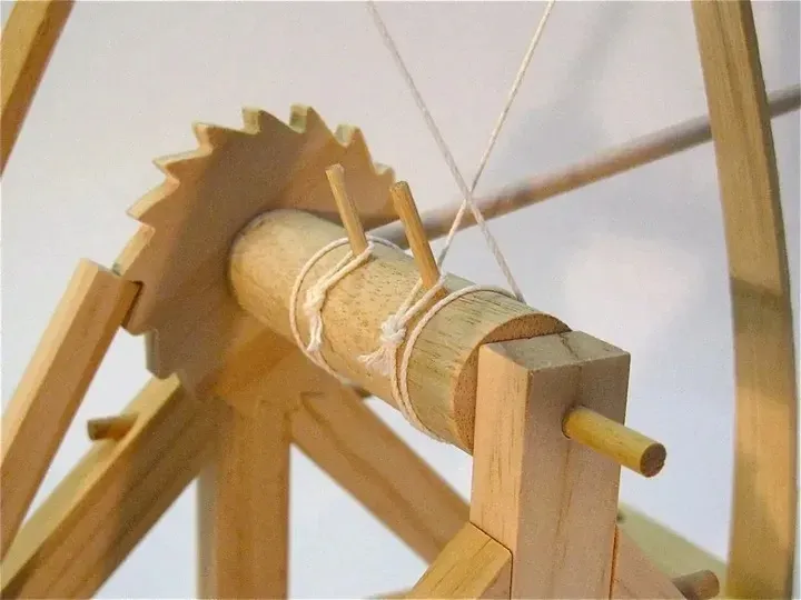 pathfinder-leonardo-da-vinci-katapulta-konstrukcje