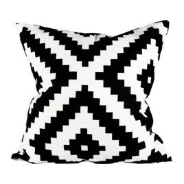 poszewka-na-jasiek-40x40-czarny-bialy-piksel