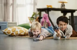 klocki-lego-indiana-jones-poscig-mysliwcem-prezent-dla-8910-latka