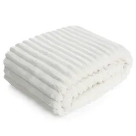 koc-soft-bialy-70x160-paski-prazki-3d-cieply-miekki-gruby-na-fotel