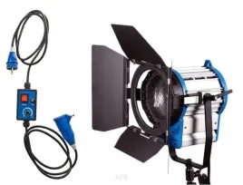 lampa-halogenowa-650w-3200k-soczewka-fresnel-sciemniacz-zamiennik-arri