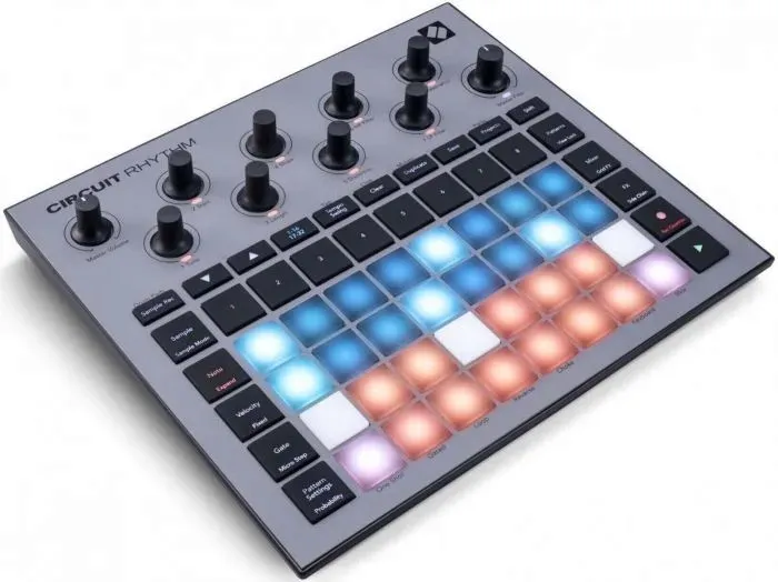 novation-circuit-rhythm-groovebox-sampler-kod-producenta-novation