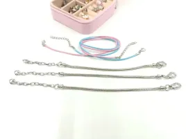 duzy-zestaw-do-robienia-bransoletek-i-naszyjnikow-charms-szkatulka-koraliki