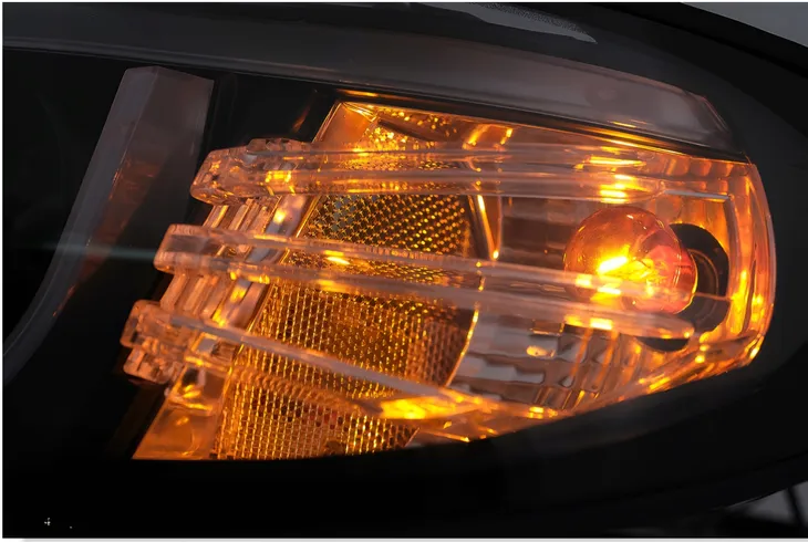 lampy-reflektory-led-3d-u-style-bmw-e46-01-05-jakosc-czesci-zgodnie-z-gvo-p-zamiennik-o-jakosci-porownywalnej-do-oryginalu