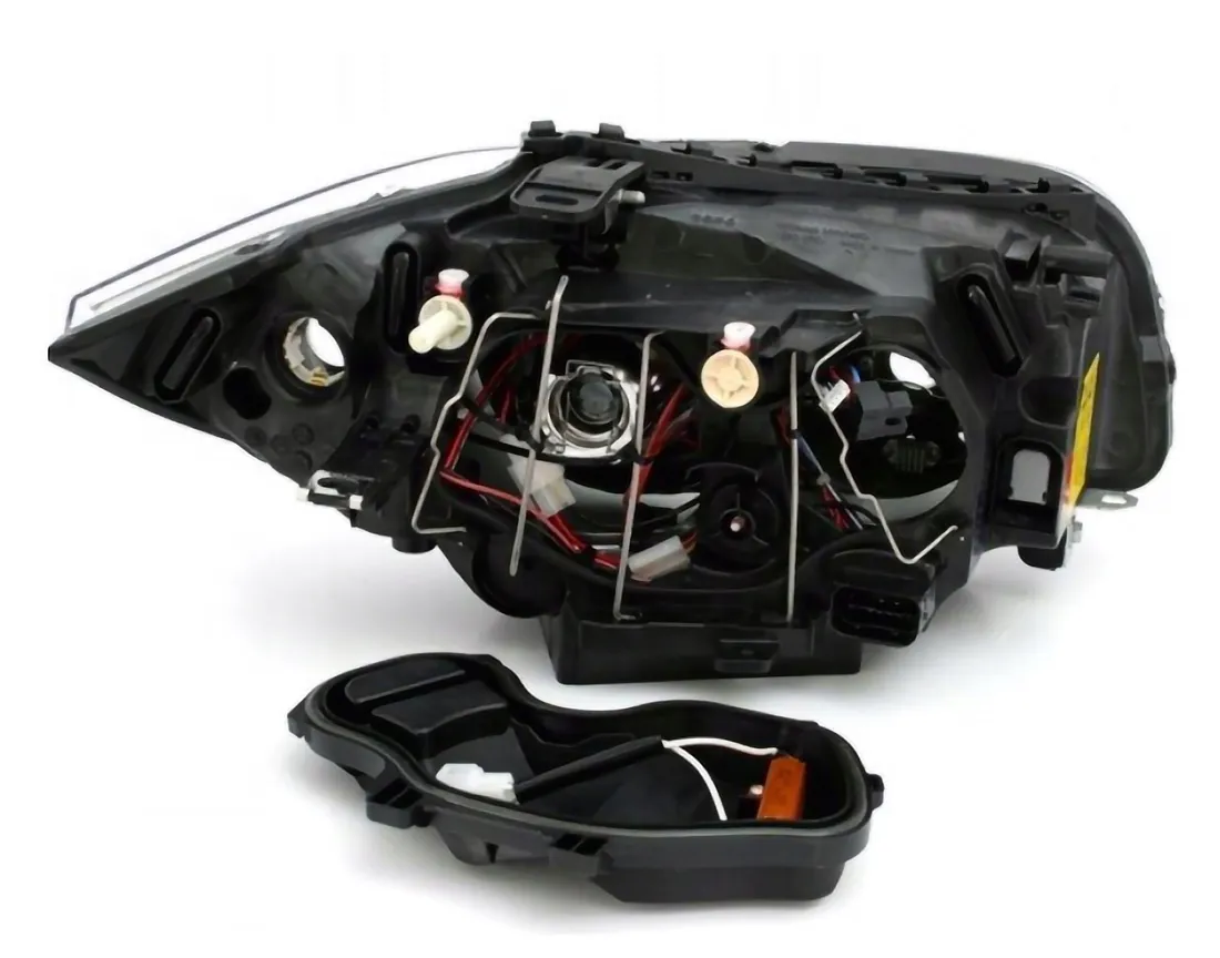 nowe-lampy-reflektory-do-bmw-e87-e81-od-2004-do-2011-biale-ringi-led-depo
