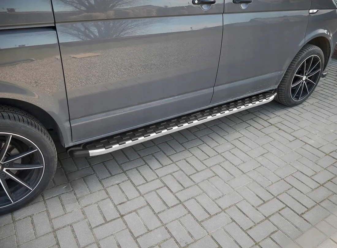 stopnie-boczne-progi-do-dodge-ram-1500-quad-cab-2019-stan-nowy