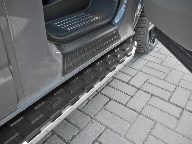 stopnie-boczne-progi-do-dodge-ram-1500-quad-cab-2019-stan-nowy-producent-arp