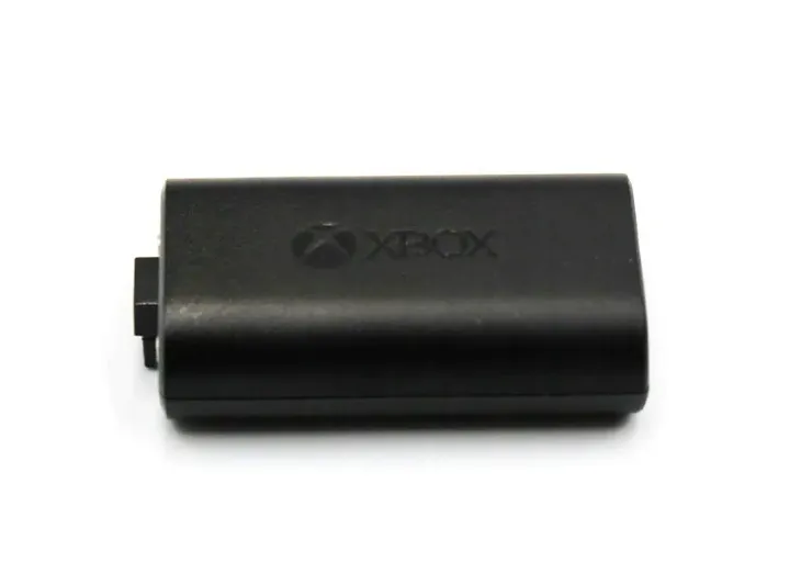 akumulator-xbox-kabel-usb-c-waga-z-opakowaniem-0-3-kg-producent-microsoft