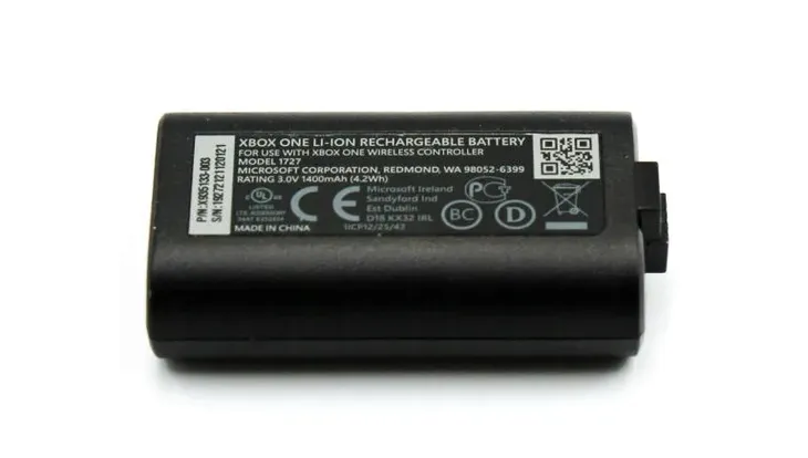 akumulator-xbox-kabel-usb-c-stan-nowy-waga-z-opakowaniem-0-3-kg