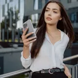 futeral-clear-case-2mm-box-do-iphone-12-pro-max-funkcje-ladowanie-indukcyjne-pochlanianie-wstrzasow