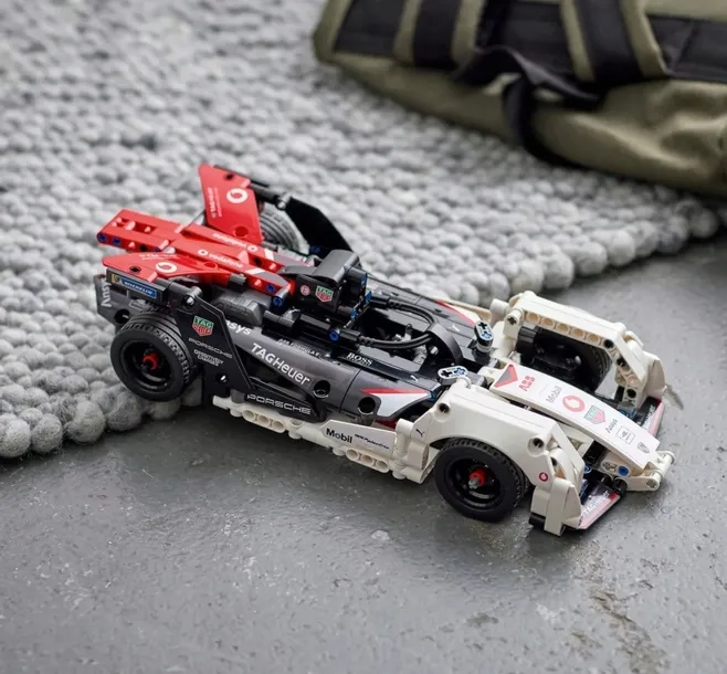 lego-technic-42137-formula-e-porsche-99x-electric-informacje-dot-bezpieczenstwa-i-zgodnosci-produktu-nie-nadaje-sie-dla-dzieci-ponizej-okreslonego-wieku-do-uzywania-pod-nadzorem-osoby-doroslej