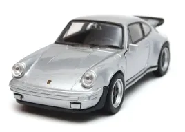 porsche-911-turbo-kolekcjonerski-model-samochodu-resorak-welly-134-srebrny