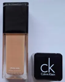calvin-klein-infinite-matte-oil-free-foundation-202-podklad-296ml
