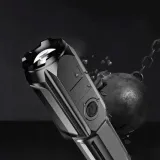latarka-led-zoom-b25-material-tworzywo-sztuczne
