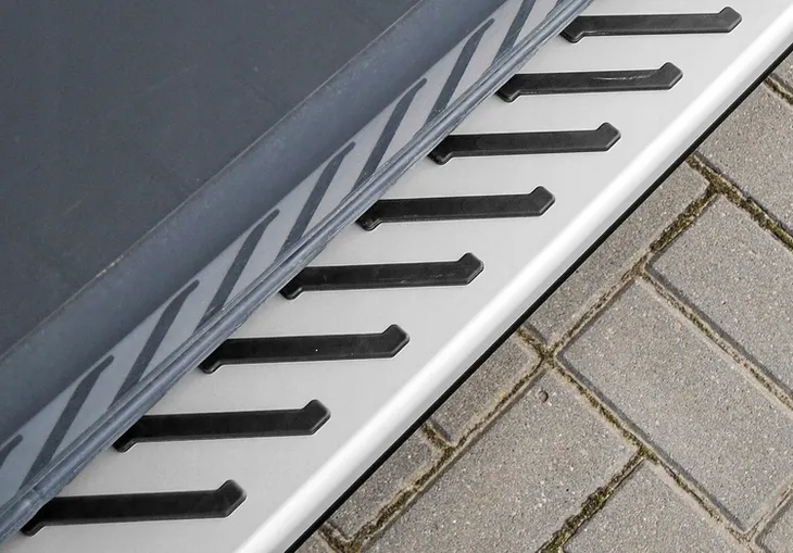 stopnie-boczne-progi-jeep-cherokee-kl-2014-stan-nowy-producent-arp