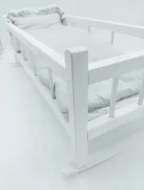 kolyska-dla-lalek-duza-2w1-lozeczko-muslin-szara-z-koronka