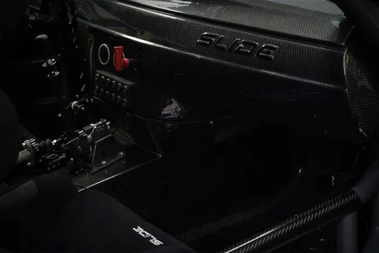 kuweta-slide-carbon-bmw-e92-prawa